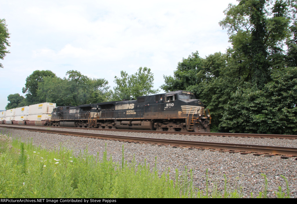 NS 9710 on the point of train 20K